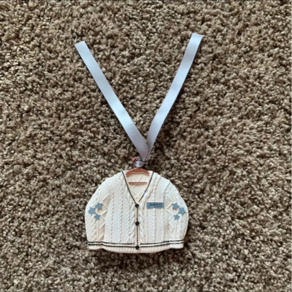 NEW Taylor Swift Cardigan Ornament - Picture 4 of 13